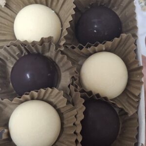 كرات الشوكولا الفاخرة – علبة ٦ حبات | Milano Luxury Chocolate Spheres – Box of 6