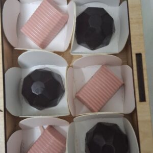 كوليكشن ميلانو الخشبي الفاخر – صندوق ٦ حبات | Milano Luxury Wooden Box Collection – Box of 6