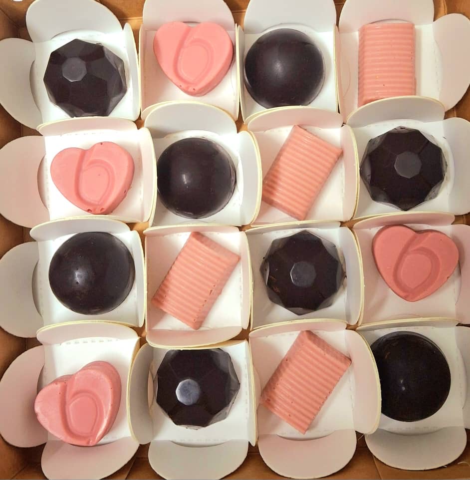 كوليكشن ميلانو المشكّل – علبة ١٦ حبة | Milano Assorted Chocolate Collection – Box of 16